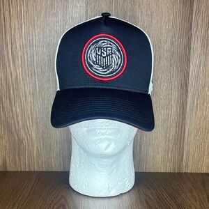 🔥🔥🔥New Era Black and White Cap with Red Accents Size: OSFM🔥🔥🔥